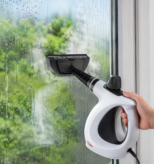 nettoyeur vapeur à mains nettoie vitre sale